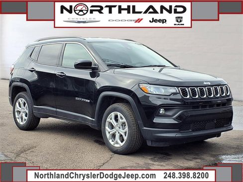 Used 2024 Jeep Compass Latitude image 1