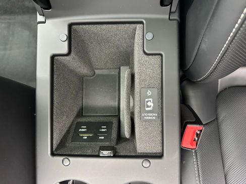 Certified 2025 Porsche Macan image 27