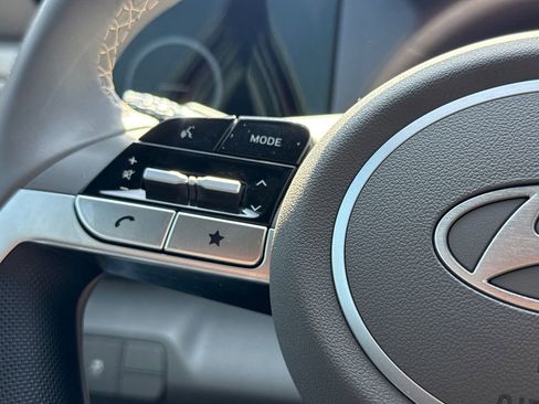 Certified 2025 Hyundai Elantra SEL image 28