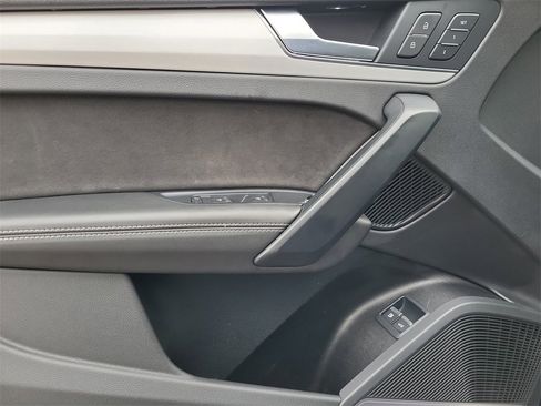 Used 2021 Audi Q5 e Prestige image 11