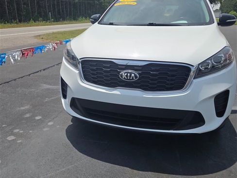 Used 2019 Kia Sorento S FWD image 2