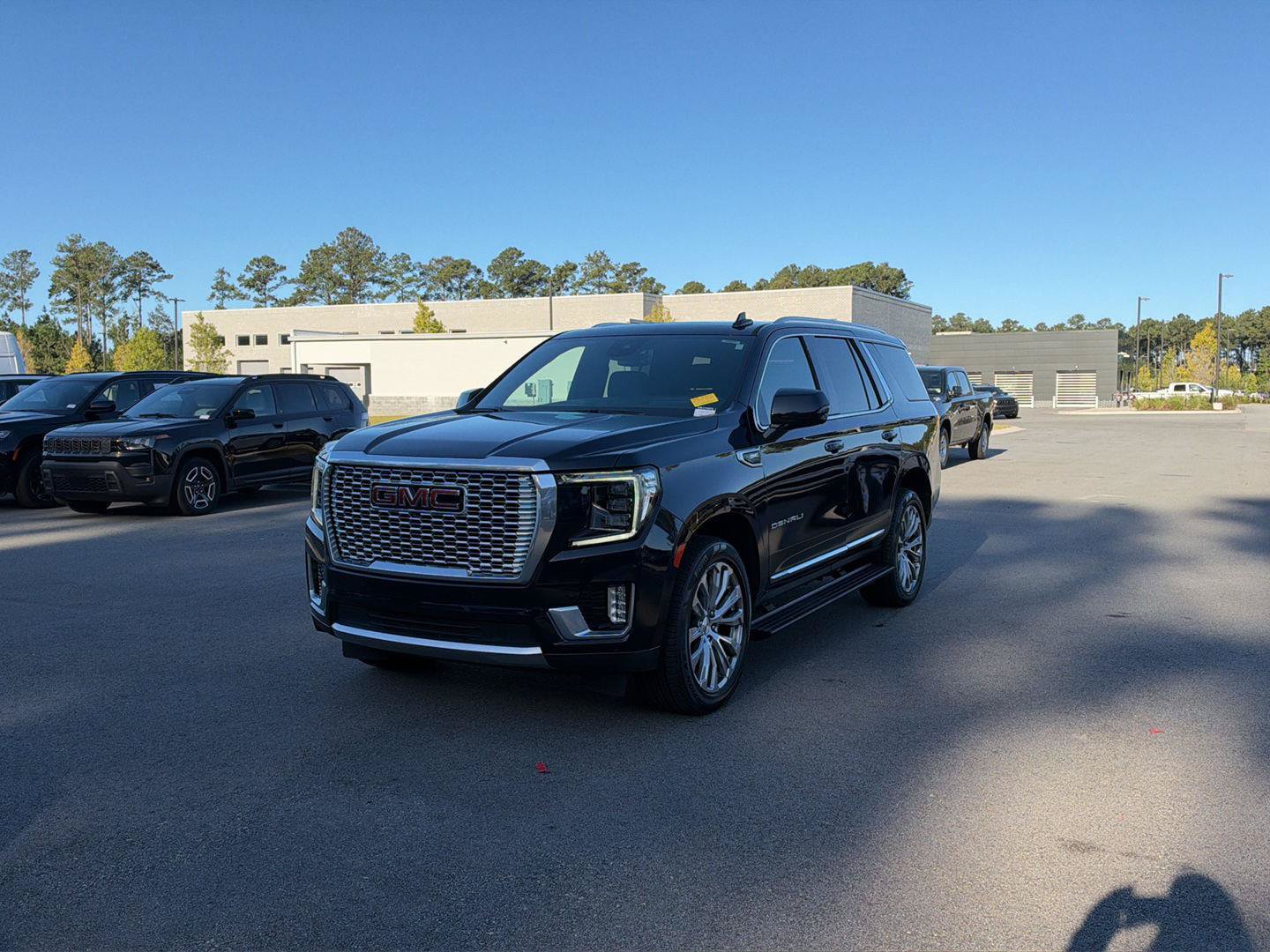 Used 2023 GMC Yukon Denali AWD/4WD image 3