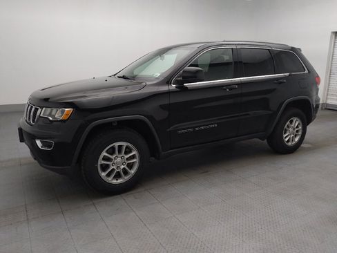 Used 2018 Jeep Grand Cherokee Laredo AWD/4WD image 2