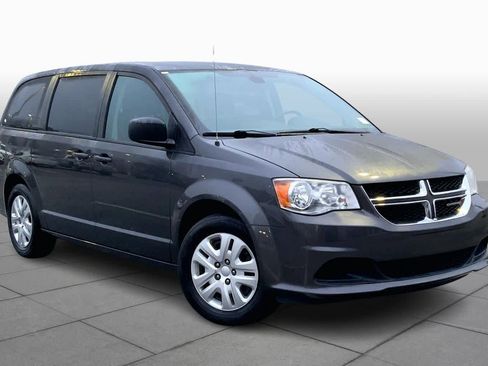 Used 2018 Dodge Grand Caravan SE w/ UConnect Hands-Free Group image 2