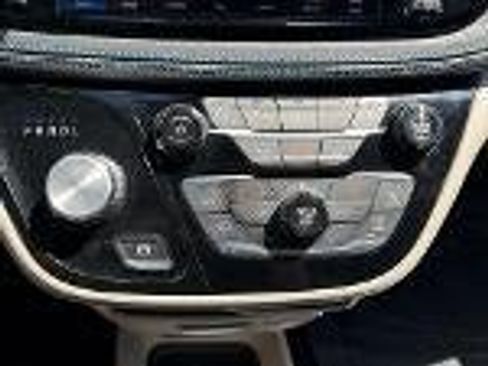 Used 2021 Chrysler Pacifica Touring-L w/ Premium & Safety Sphere Group FWD image 23