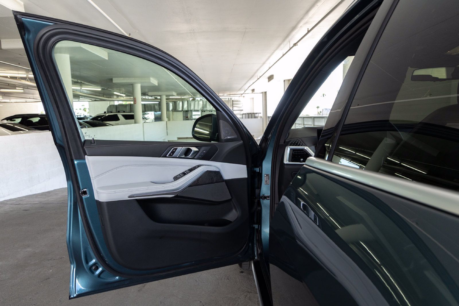 Certified 2024 BMW X5 sDrive40i w/ Premium Package RWD image 13