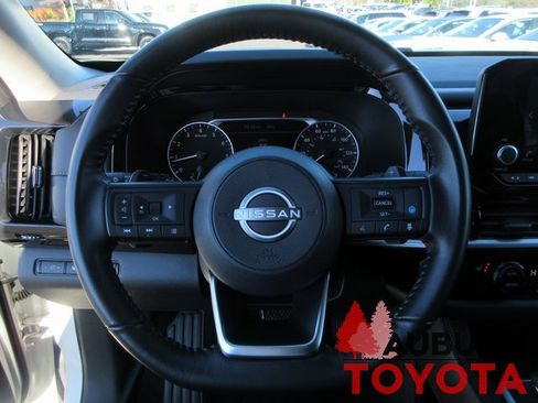 Used 2024 Nissan Pathfinder SV image 13