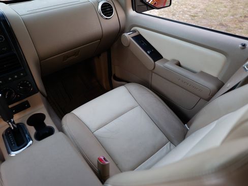 Used 2010 Ford Explorer XLT image 22