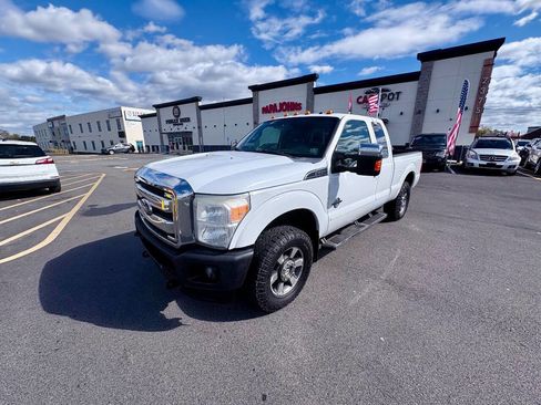 Used 2011 Ford F250 Lariat w/ Chrome Pkg image 39