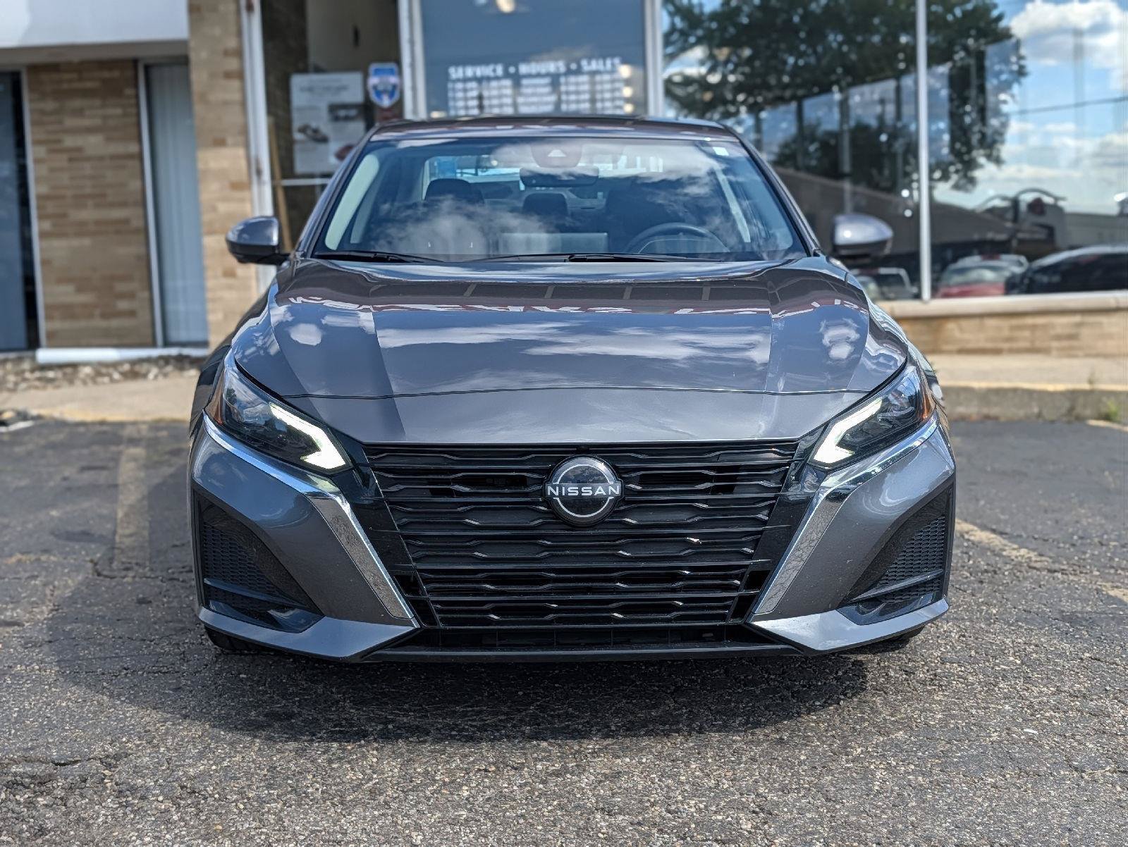 Used 2024 Nissan Altima 2.5 SL AWD/4WD image 3
