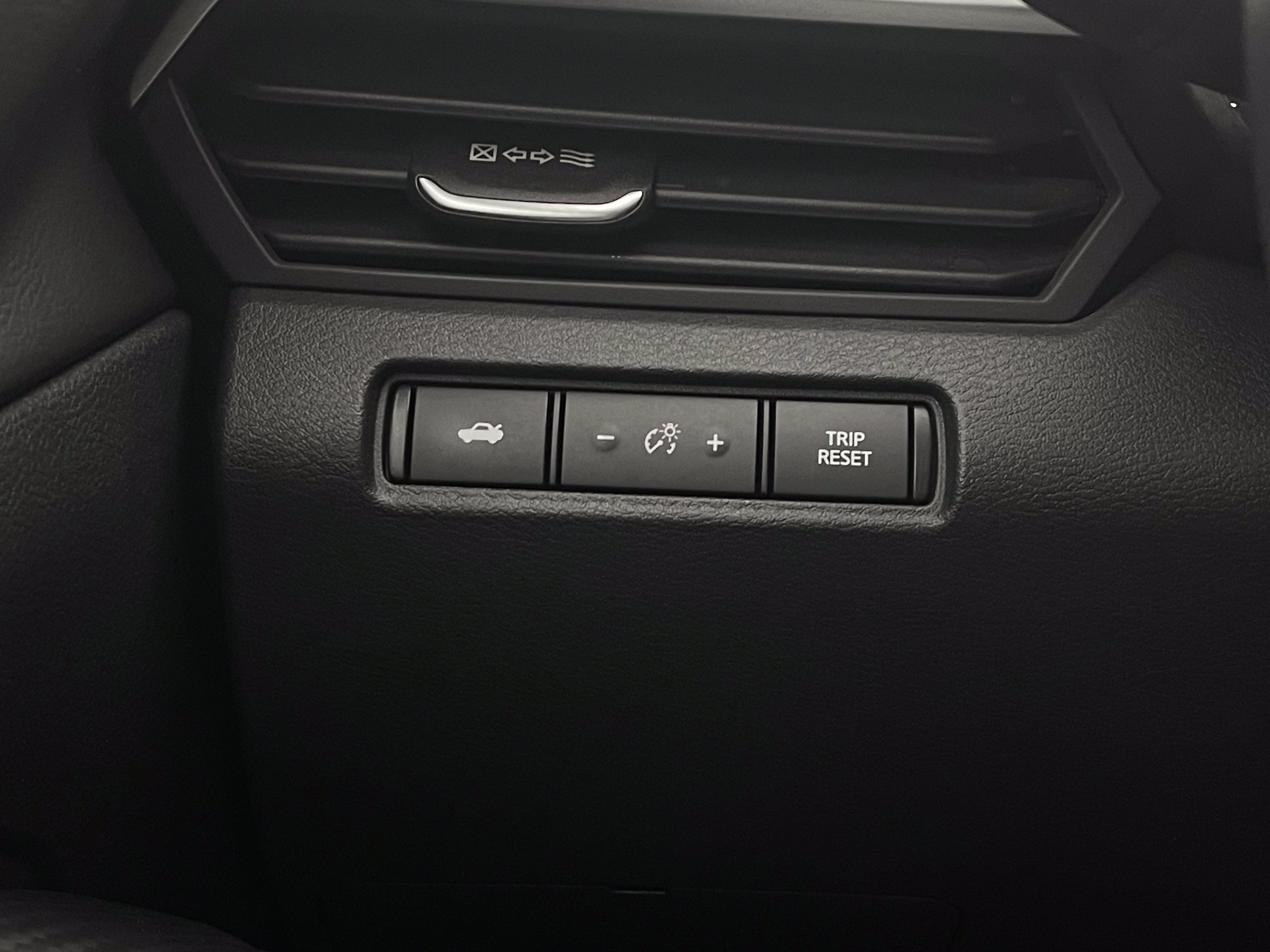 Used 2020 Nissan Altima 2.5 SR w/ Premium Package FWD image 22