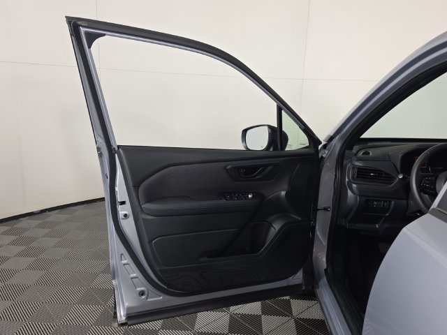 Used 2025 Subaru Forester Premium AWD/4WD image 19