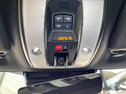 Used 2018 Volvo S60 T6 R-Design Platinum image 32