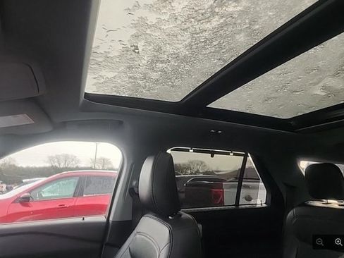 Used 2022 Ford Explorer Limited w/ Equipment Group 301A image 2