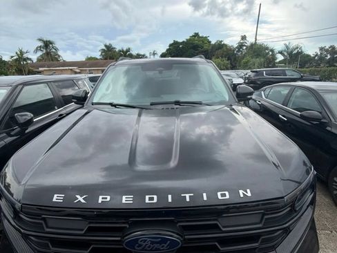 Used 2025 Ford Expedition Active AWD/4WD image 5