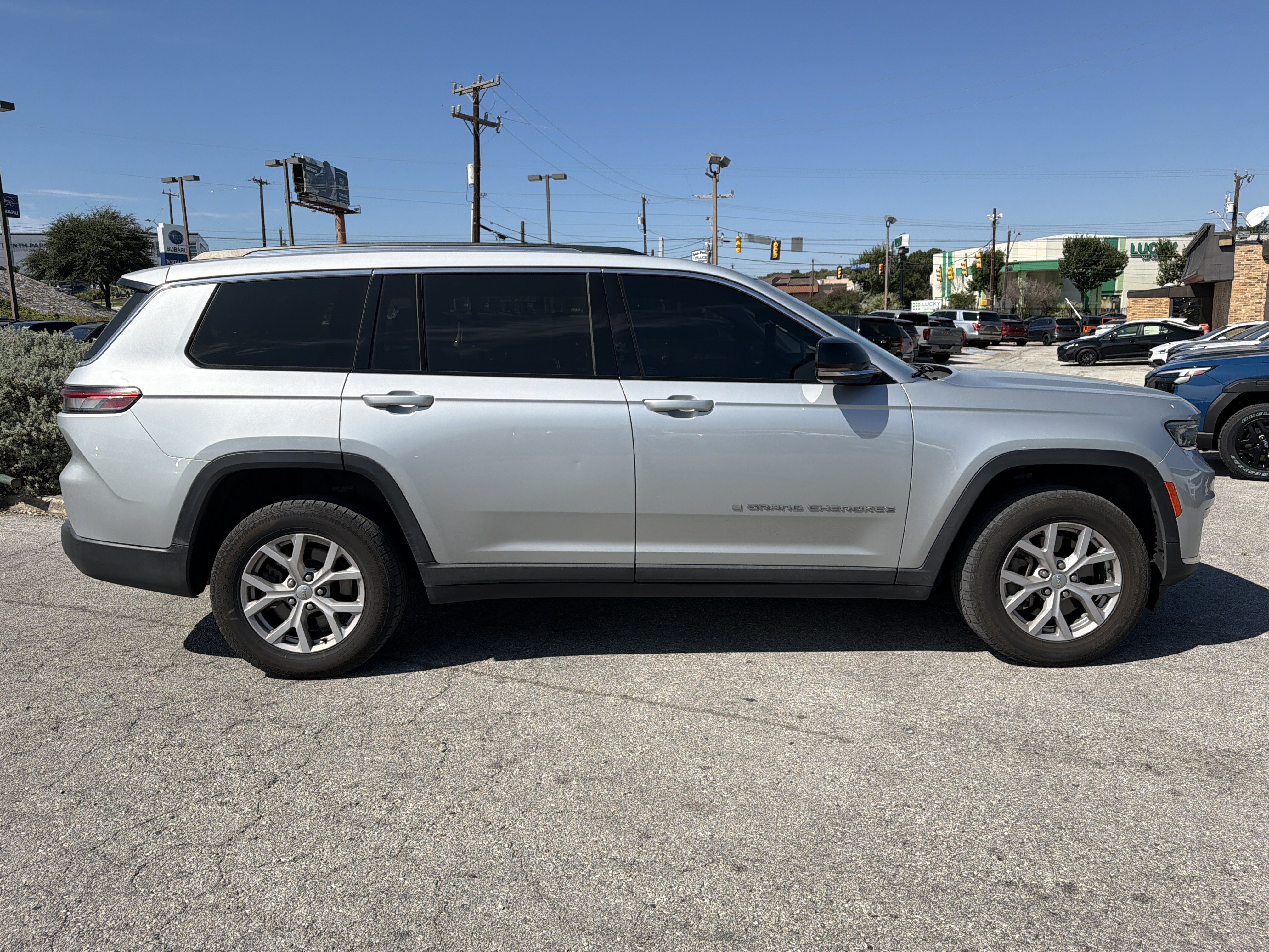 Used 2021 Jeep Grand Cherokee L Limited AWD/4WD image 2