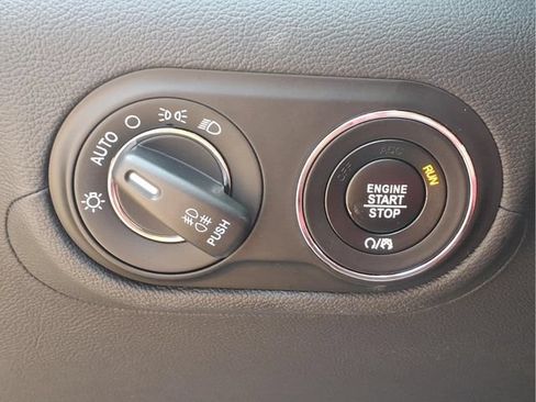 Used 2023 Maserati Levante Modena AWD/4WD image 12