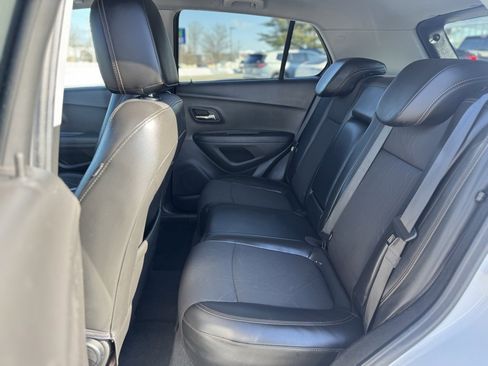 Used 2019 Chevrolet Trax LT w/ LT Convenience Package image 25
