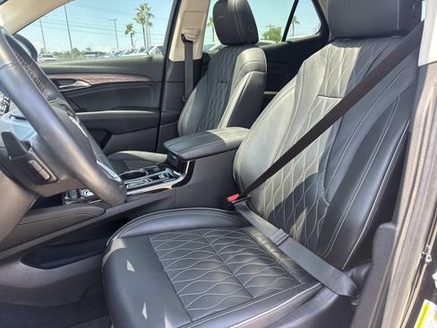 Used 2022 Buick Envision Avenir w/ Technology Package II FWD image 18