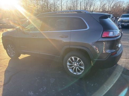Used 2019 Jeep Cherokee Latitude Plus w/ Cold Weather Group image 3