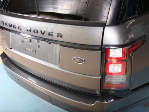 Used 2017 Land Rover Range Rover HSE image 23