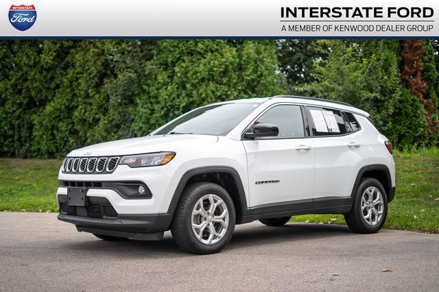 Used 2024 Jeep Compass Latitude AWD/4WD image 1