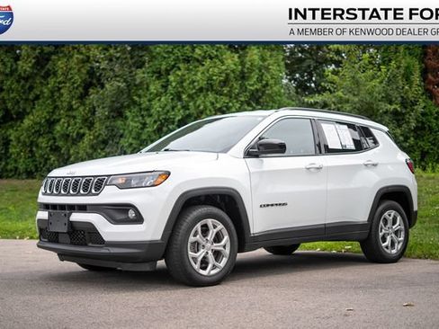 Used 2024 Jeep Compass Latitude AWD/4WD image 1