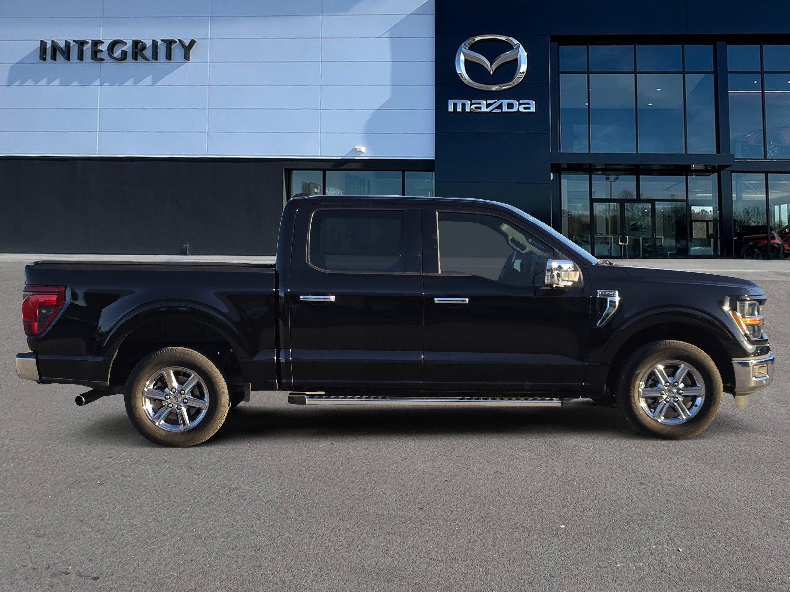 Used 2025 Ford F150 XLT w/ Equipment Group 302A MID RWD image 3