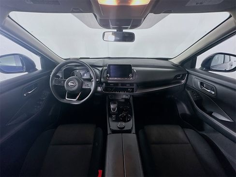 Used 2024 Nissan Rogue SV image 10