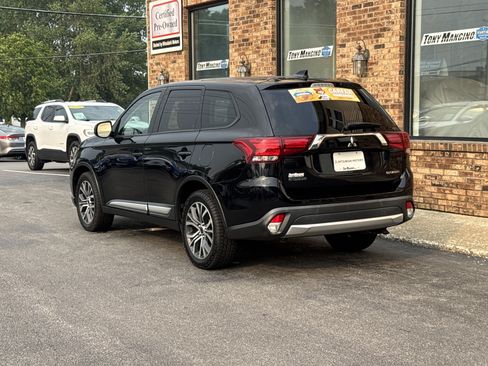 Used 2017 Mitsubishi Outlander ES AWD/4WD image 3