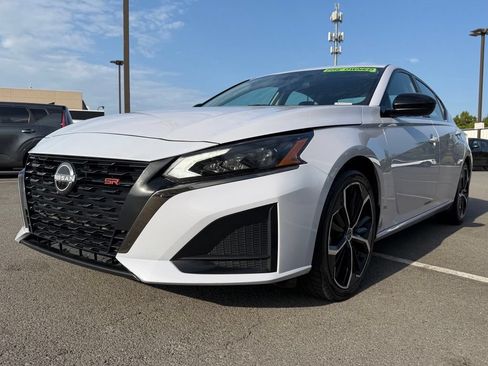 Used 2024 Nissan Altima 2.5 SR FWD image 3