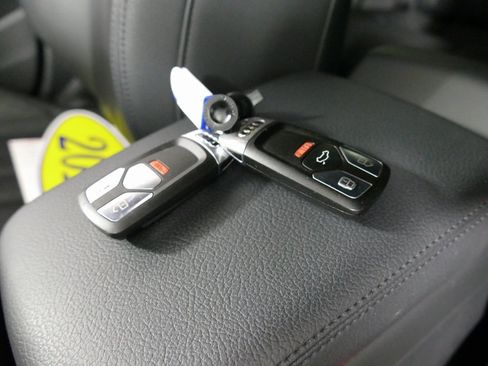 Used 2017 Audi A4 2.0T allroad Premium Plus w/ Premium Plus Package image 14