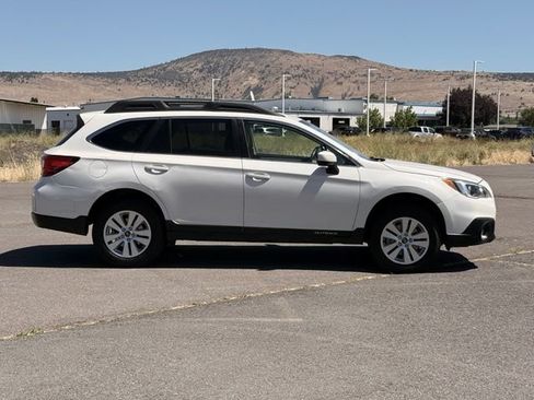 Used 2017 Subaru Outback 2.5i Premium AWD/4WD image 7