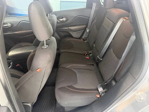Used 2016 Jeep Cherokee Latitude FWD image 22