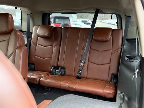 Used 2019 Cadillac Escalade Premium Luxury image 24