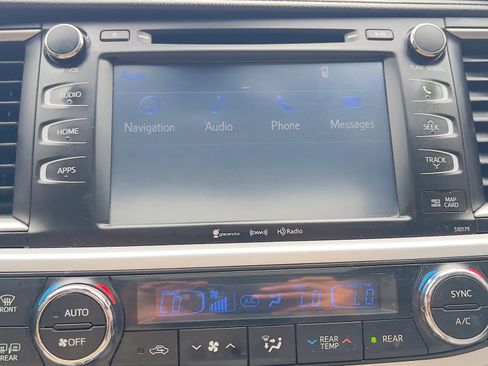 Used 2017 Toyota Highlander XLE AWD/4WD image 49