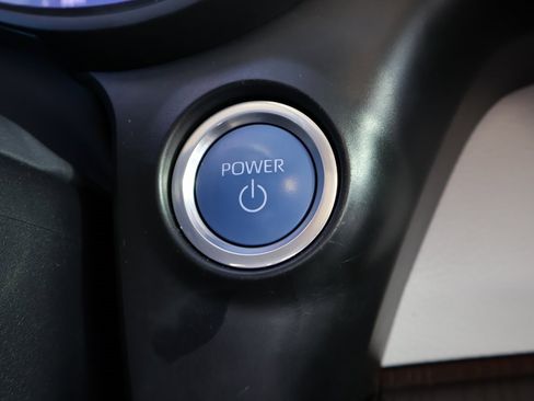 Used 2024 Toyota Sienna LE image 30