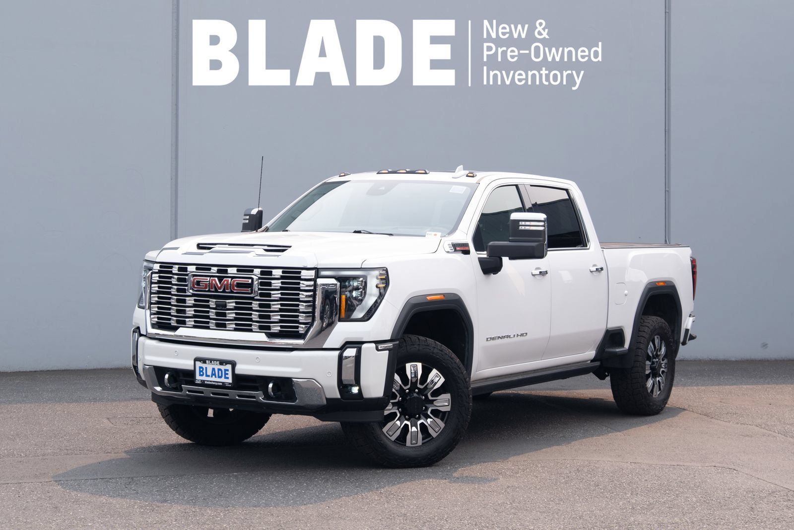 Used 2024 GMC Sierra 3500 Denali w/ Denali Reserve Package AWD/4WD image 1