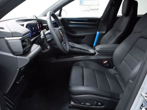 Used 2026 Porsche Macan 4S Electric AWD/4WD image 22