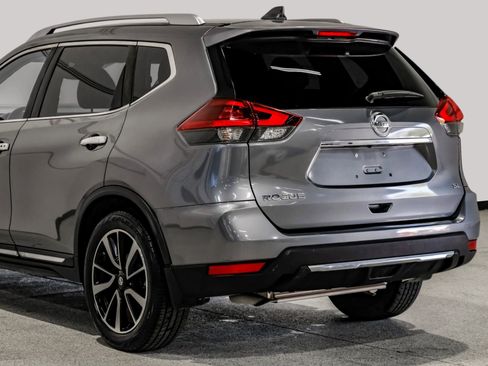 Used 2018 Nissan Rogue SL w/ Premium Package image 16