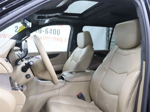 Used 2018 Cadillac Escalade ESV Platinum AWD/4WD image 12
