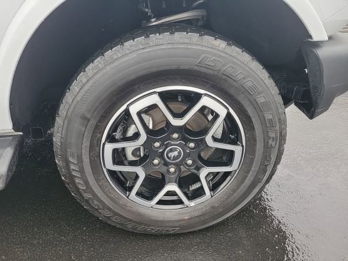 Used 2025 Ford Bronco Outer Banks image 9