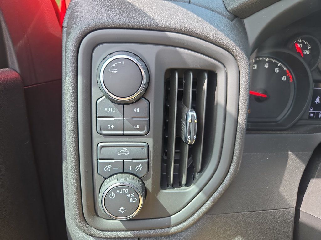 Used 2025 Chevrolet Silverado 1500 Custom Trail Boss w/ Dark Appearance Package AWD/4WD image 21