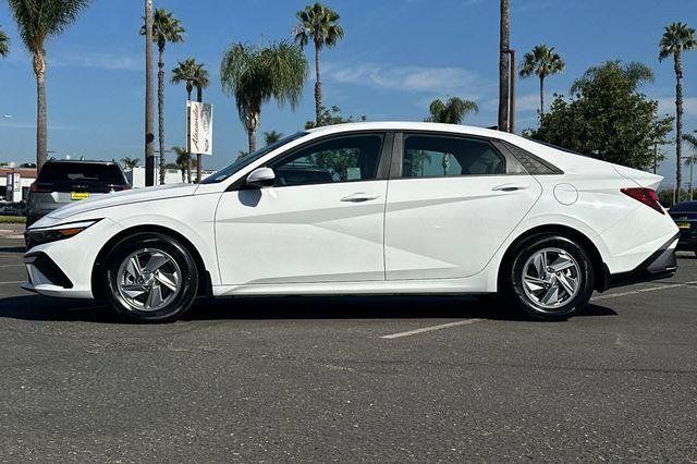 Certified 2026 Hyundai Elantra SE FWD image 7