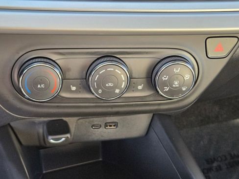 Used 2024 Chevrolet Trax LS w/ LS Convenience Package FWD image 21