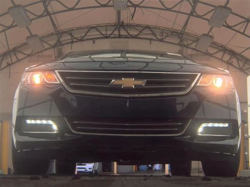 Used 2018 Chevrolet Impala LS FWD image 3