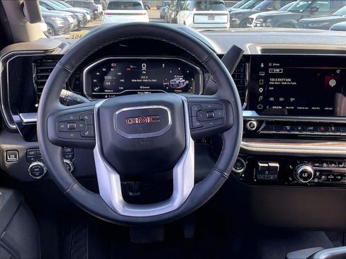 Used 2025 GMC Sierra 2500 SLT AWD/4WD image 8