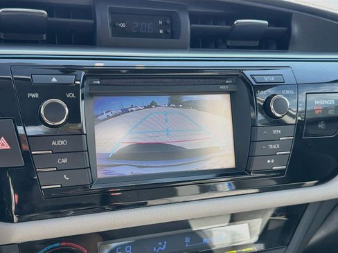 Used 2016 Toyota Corolla LE FWD image 18
