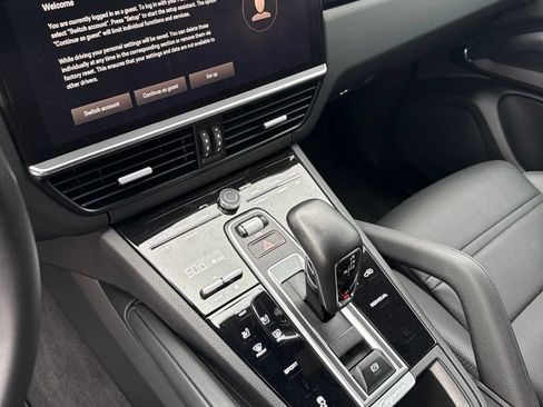 Certified 2023 Porsche Cayenne Platinum Edition AWD/4WD image 8