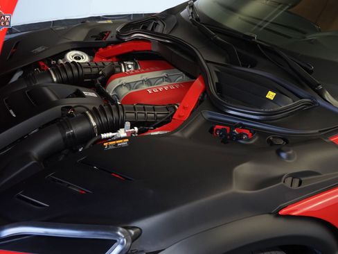 Used 2025 Ferrari Purosangue AWD/4WD image 33